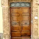 I Ricordi Grande, Confortevole Ed Elegante Centro Storico 아파트 *